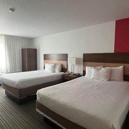 Ramada By Wyndham Effingham Hotel Bagian luar foto