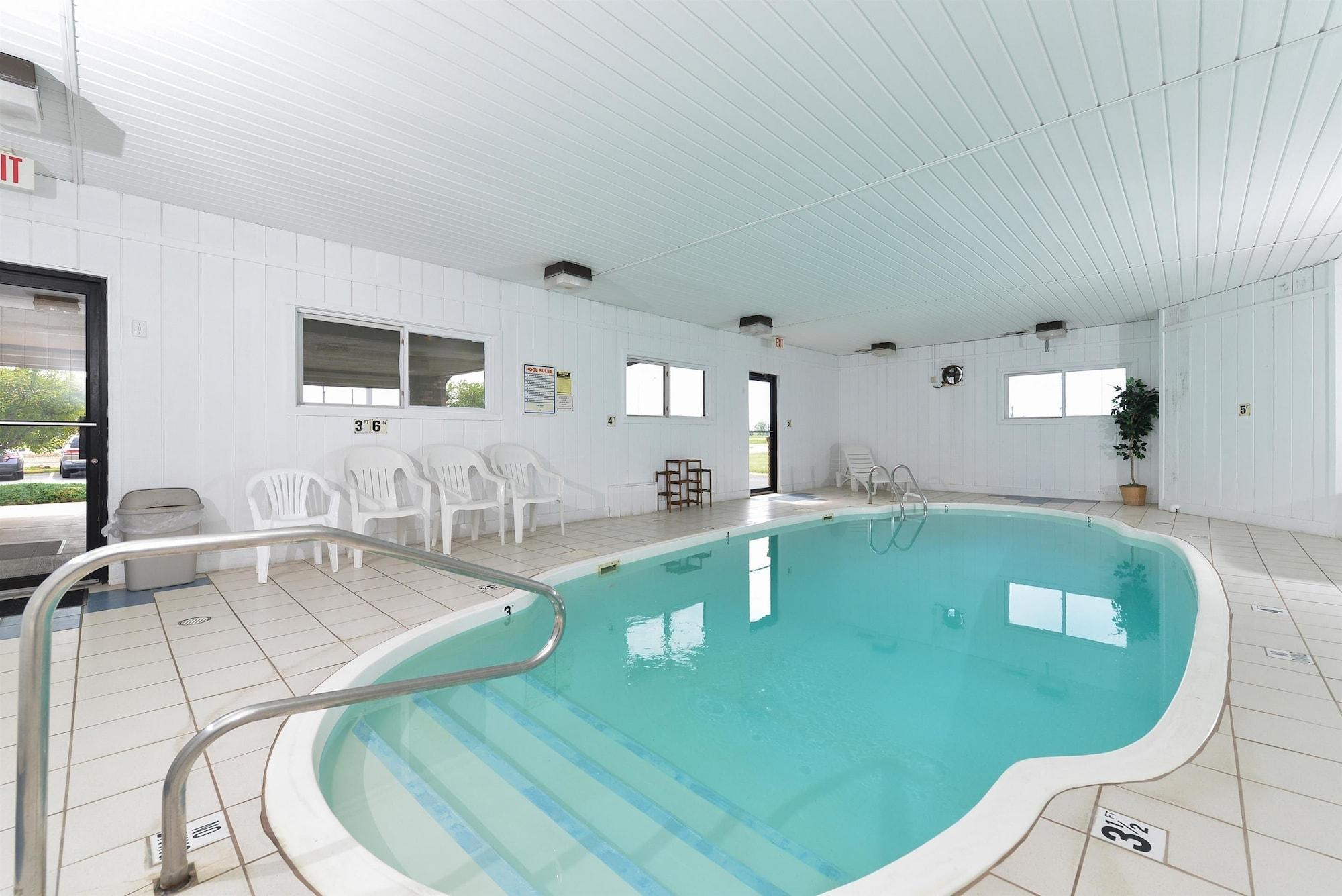 Ramada By Wyndham Effingham Hotel Bagian luar foto