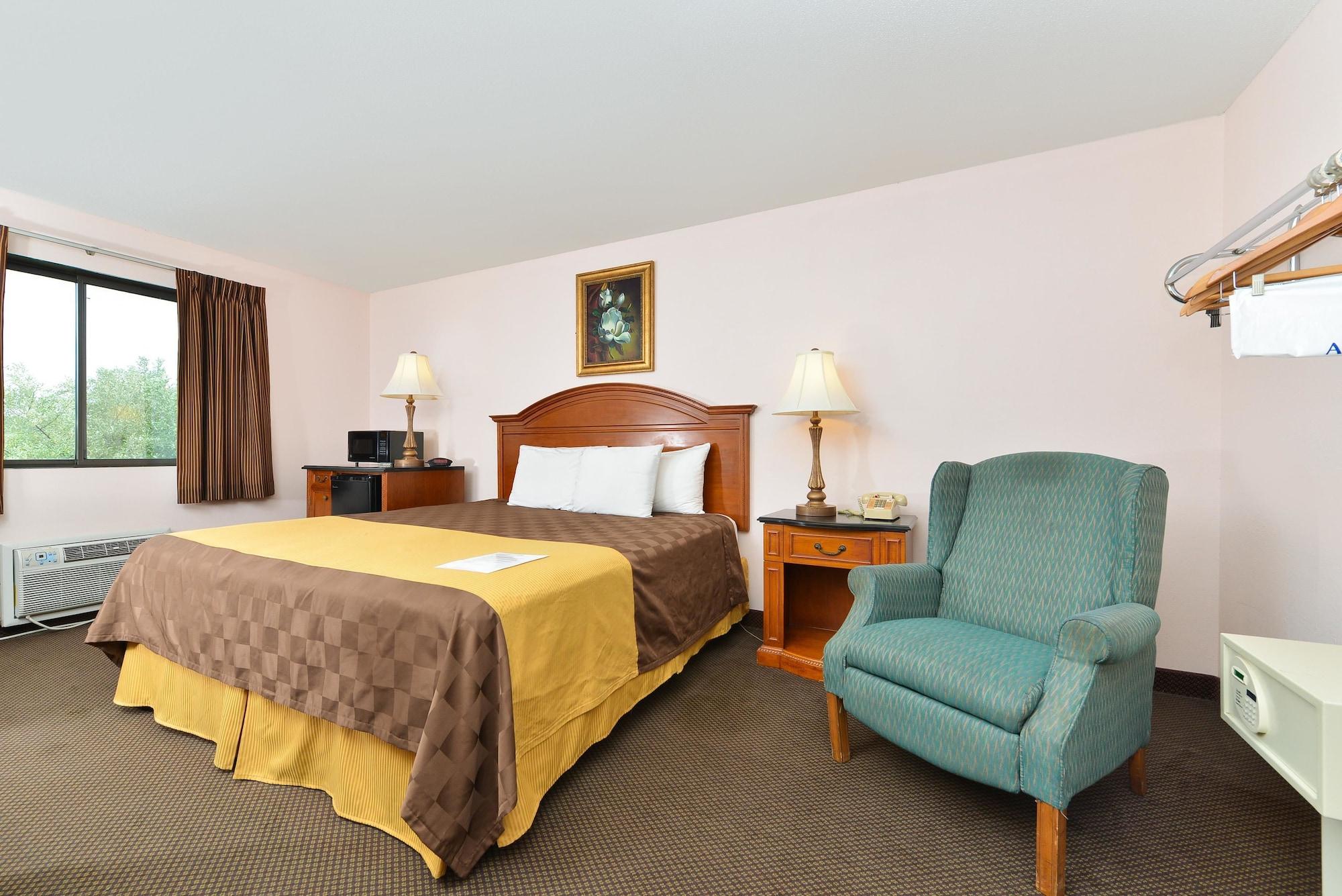 Ramada By Wyndham Effingham Hotel Bagian luar foto