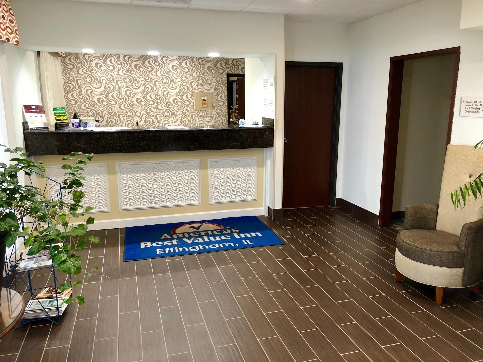 Ramada By Wyndham Effingham Hotel Bagian luar foto