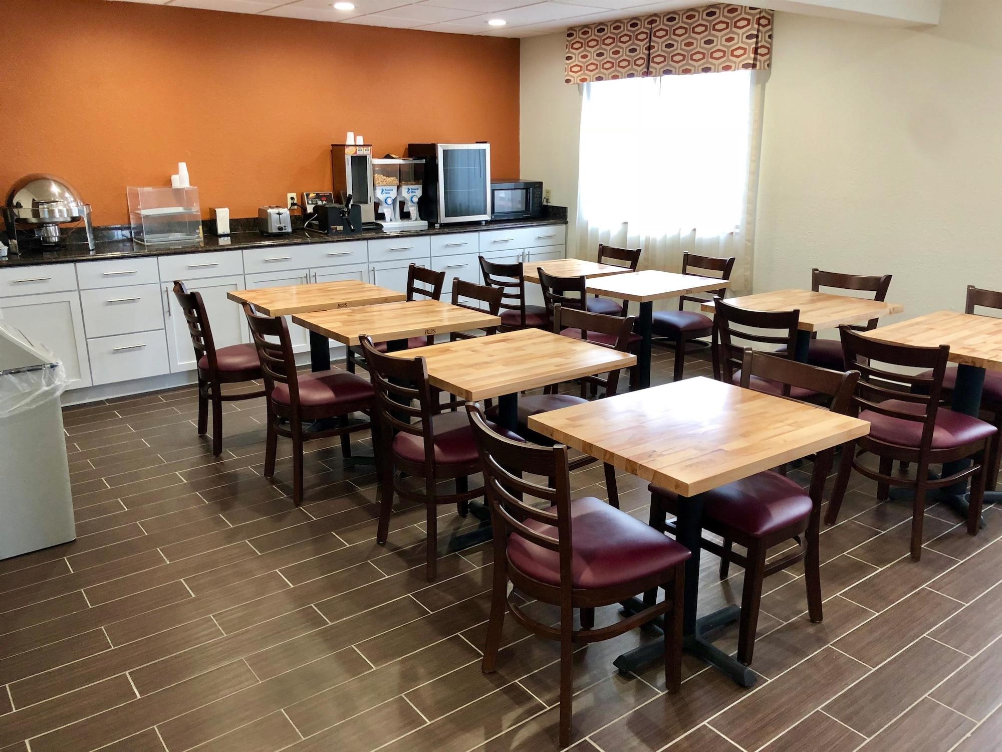 Ramada By Wyndham Effingham Hotel Bagian luar foto