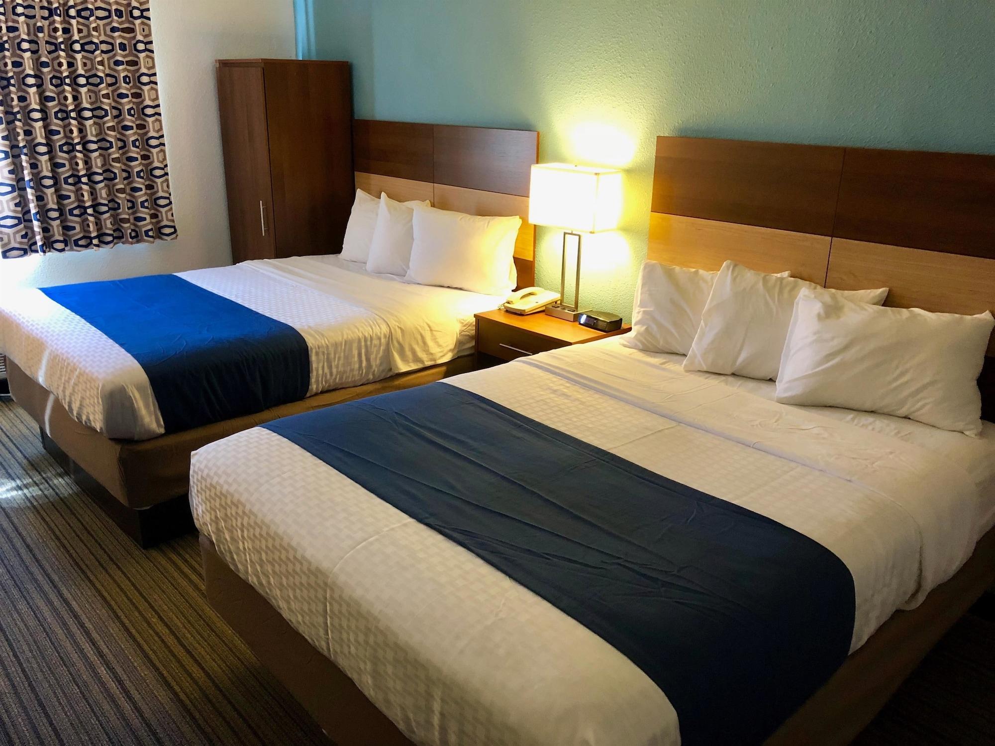 Ramada By Wyndham Effingham Hotel Bagian luar foto
