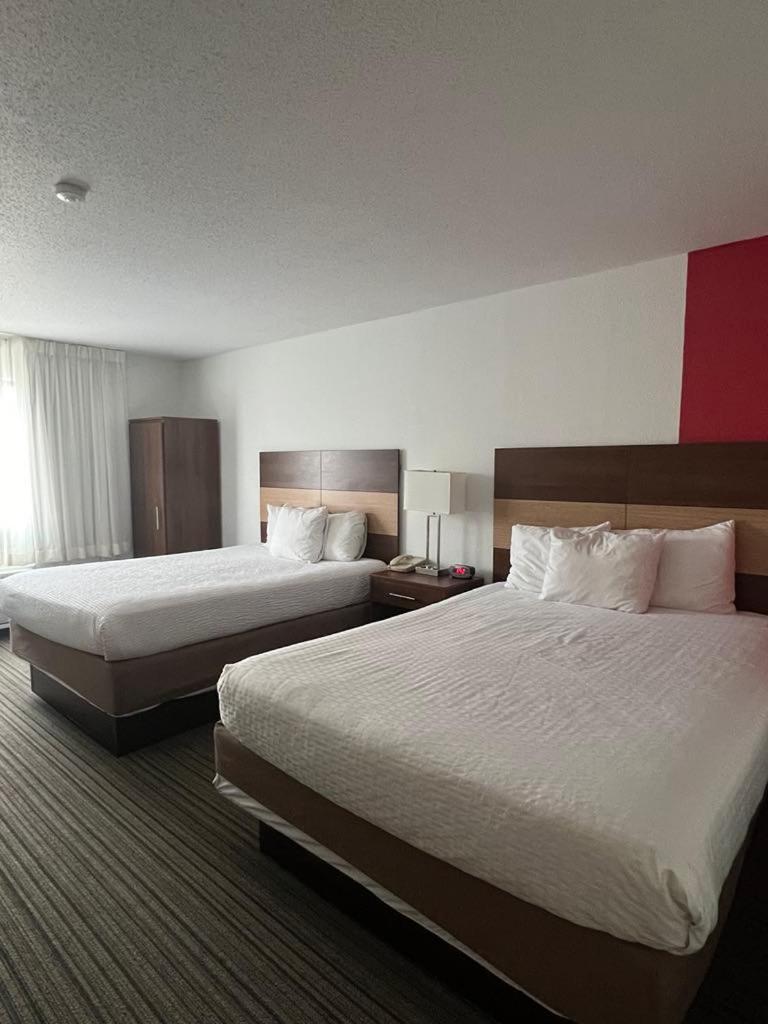Ramada By Wyndham Effingham Hotel Bagian luar foto