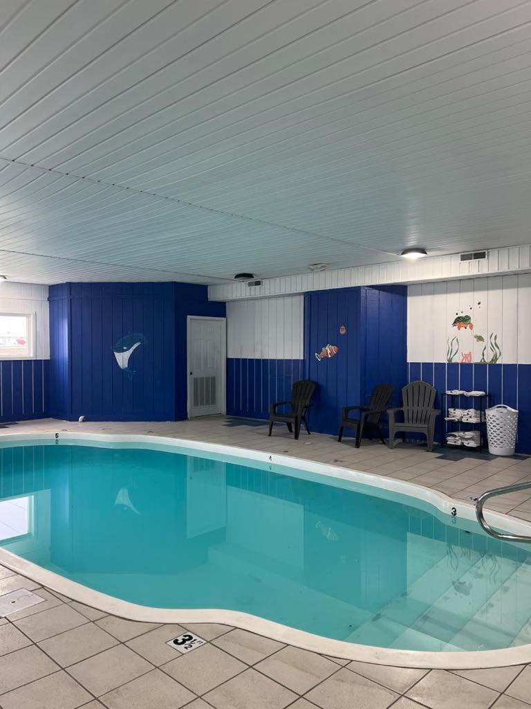 Ramada By Wyndham Effingham Hotel Bagian luar foto