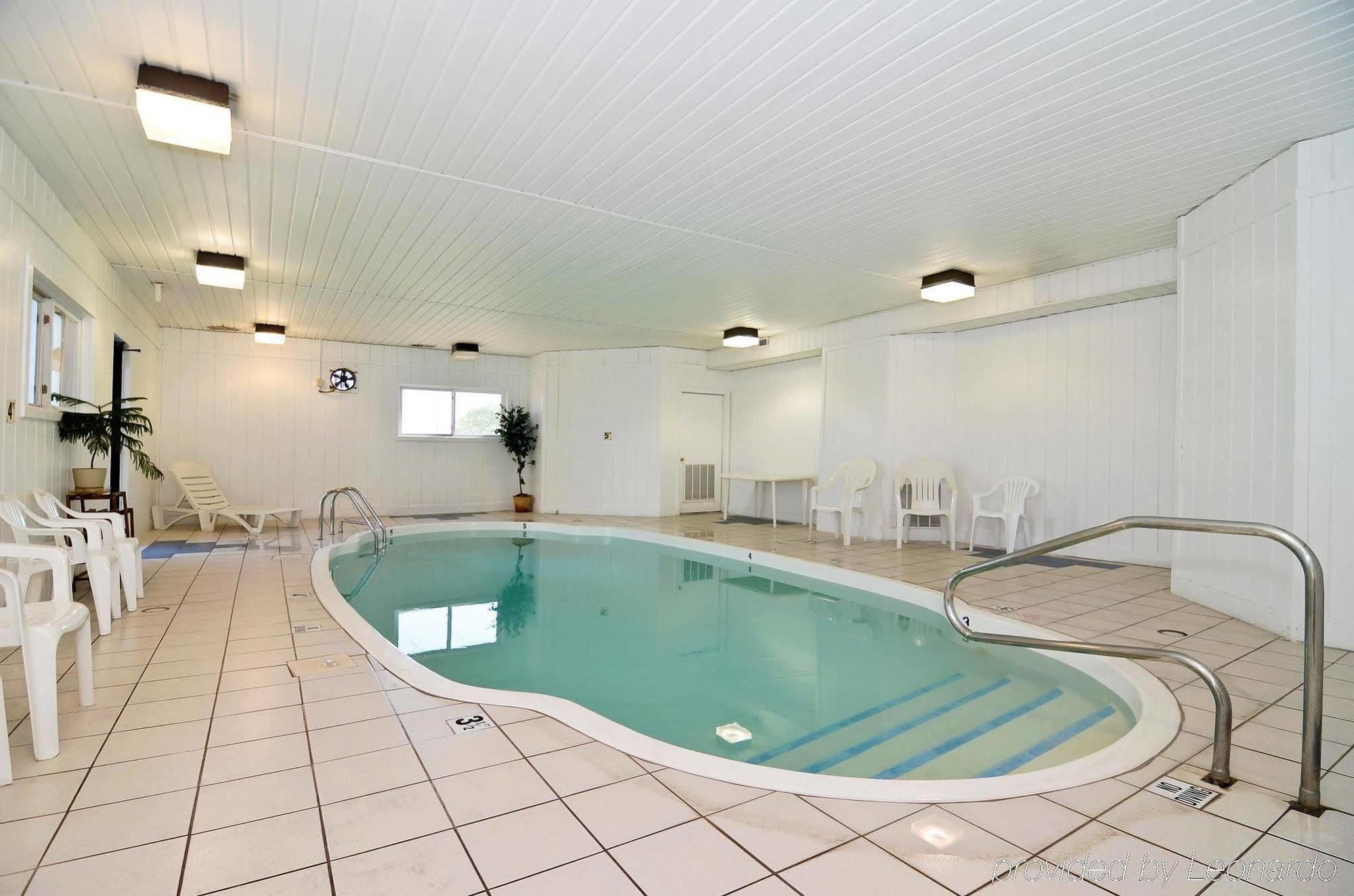 Ramada By Wyndham Effingham Hotel Bagian luar foto