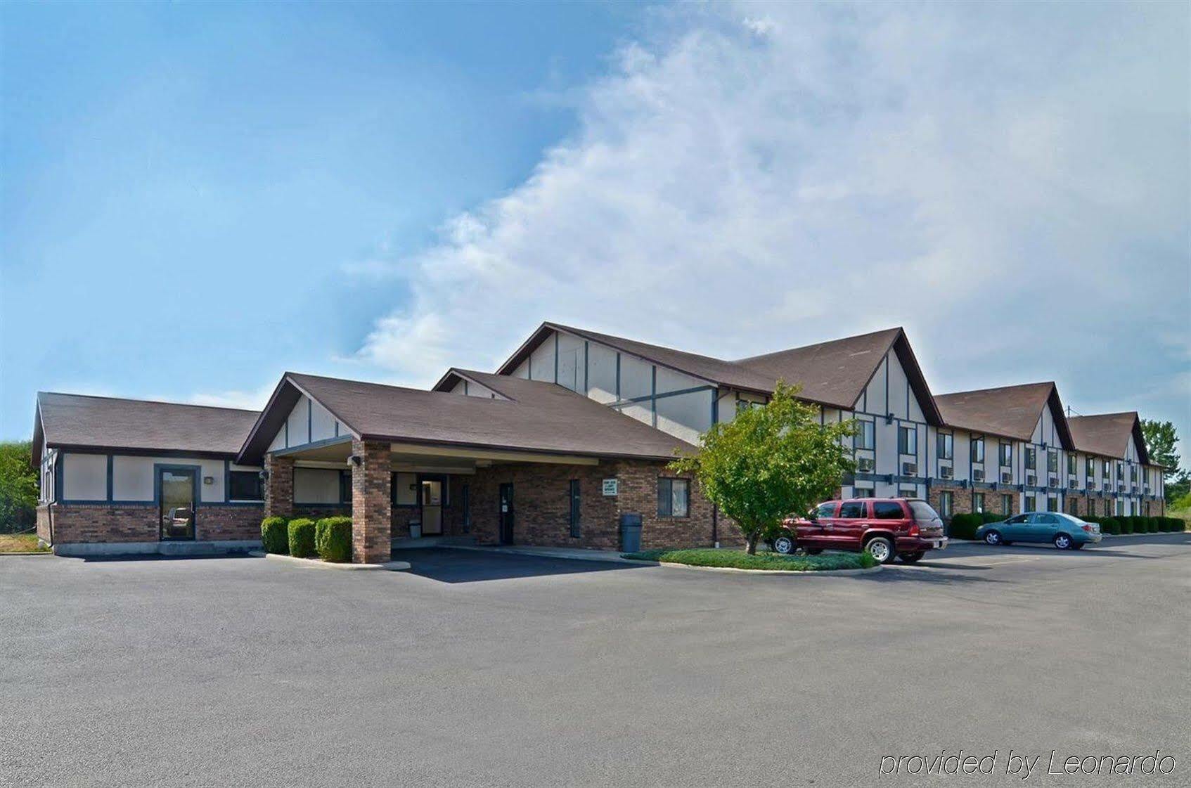 Ramada By Wyndham Effingham Hotel Bagian luar foto